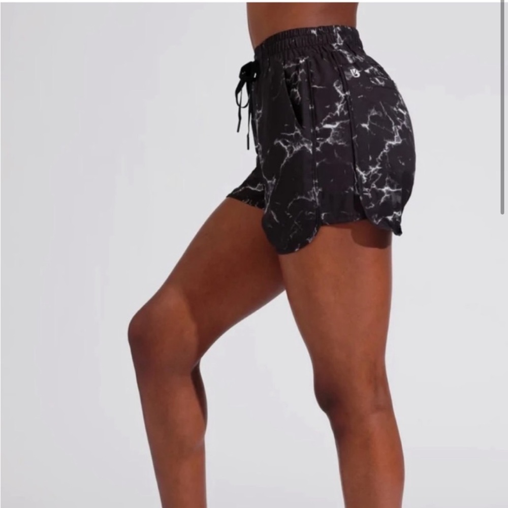 BUFFBUNNY Black Marble Flow Shorts NWT Small - Picture 5 of 9